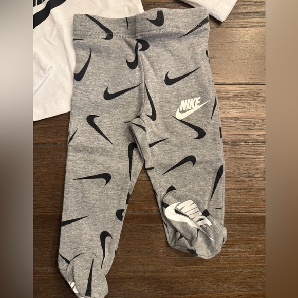 Nike Outfit - Picture 2 of 5